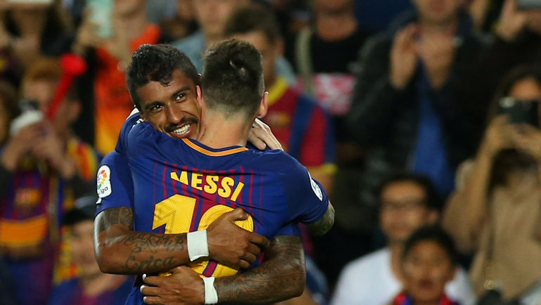 Лионель МЕССИ и ПАУЛИНЬЮ. Фото AFP Лионель МЕССИ и ПАУЛИНЬЮ. Фото AFP