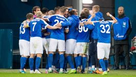 Четверг. Санкт-Петербург. "Динамо" СПб - "Зенит" - 3:2 д.в. Номинальные хозяева празднуют победу.