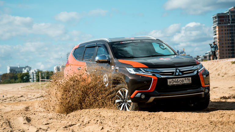 Mitsubishi Pajero Sport. Mitsubishi Pajero Sport.