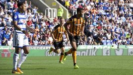 Сегодня. Рединг. "Рединг" - "Халл Сити" - 1:1. Фрейзер КЭМПБЕЛЛ (справа) забил первый гол за "тигров" после возвращения.