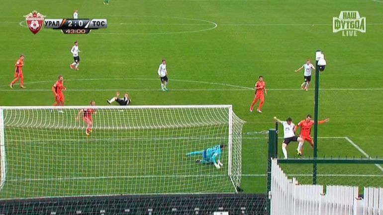 Спорный момент на 43-й минуте. Спорный момент на 43-й минуте.