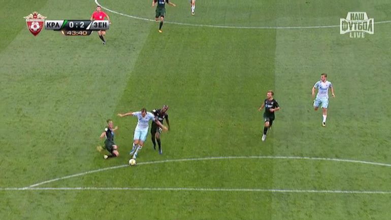 44-я минута. Спорный момент с падением Артема Дзюбы. 44-я минута. Спорный момент с падением Артема Дзюбы.