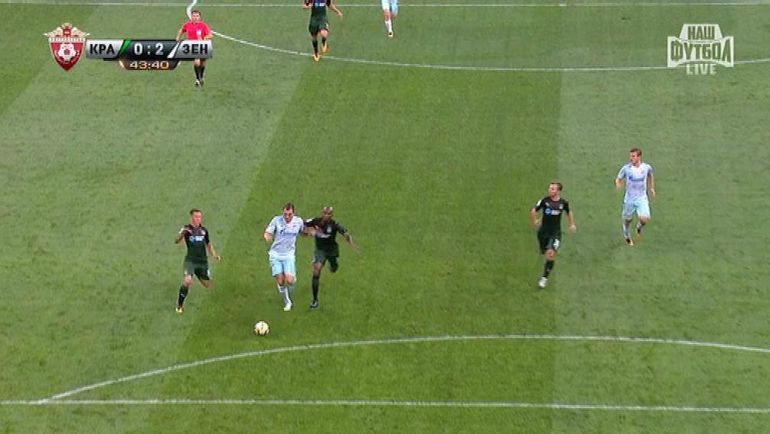 44-я минута. Спорный момент с падением Артема Дзюбы. 44-я минута. Спорный момент с падением Артема Дзюбы.