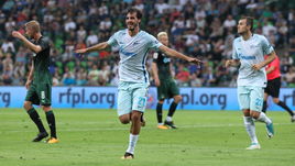 Сегодня. Краснодар. "Краснодар" - "Зенит" - 0:2. 30-я минута. Александр ЕРОХИН (в центре) забил первый мяч.