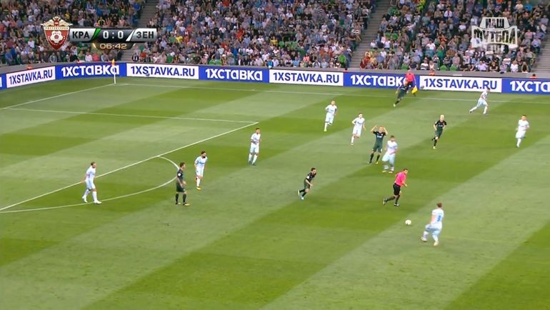 Кокорин неоднократно опускался вглубь и помогал партнерам при обороне. Кокорин неоднократно опускался вглубь и помогал партнерам при обороне.