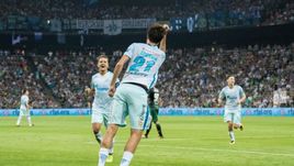 Сегодня. Краснодар. "Краснодар" - "Зенит" - 0:2. 30-я минута. Александр ЕРОХИН (№21) празднует первый мяч.