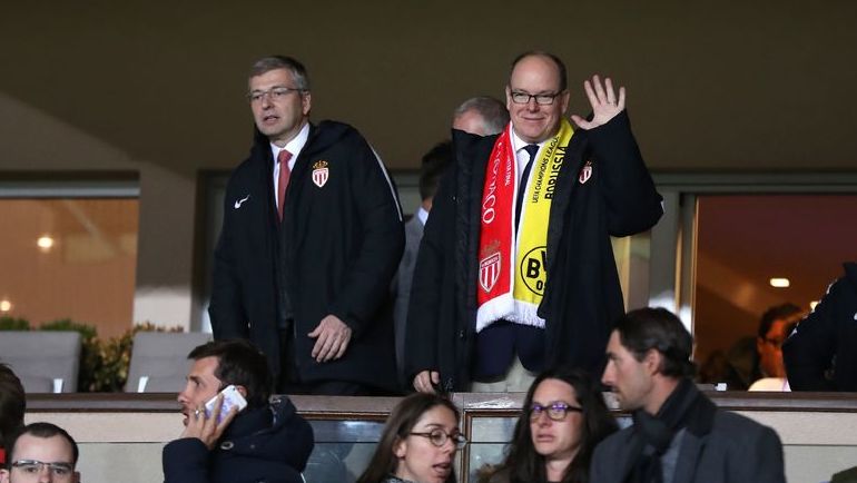 Князь Монако Альбер II (справа) дистанцировался от владельца клуба Дмитрия РЫБОЛОВЛЕВА. Фото AFP Князь Монако Альбер II (справа) дистанцировался от владельца клуба Дмитрия РЫБОЛОВЛЕВА. Фото AFP