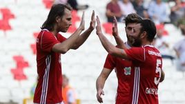 Виталий ДЬЯКОВ (слева) отметился эффектным голом в матче Кубка Турции.