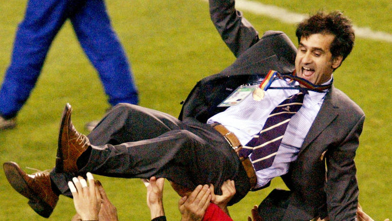 Шенол ГЮНЕШ во время триумфального для сборной Турции чемпионата мира-2002. Фото REUTERS Шенол ГЮНЕШ во время триумфального для сборной Турции чемпионата мира-2002. Фото REUTERS