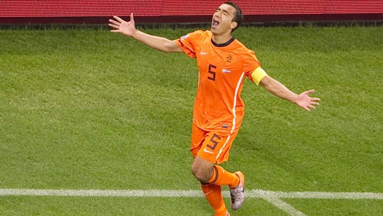 Чемпионат мира-2010. Джованни ВАН БРОНКХОРСТ - капитан сборной Голландии. Фото AFP Чемпионат мира-2010. Джованни ВАН БРОНКХОРСТ - капитан сборной Голландии. Фото AFP