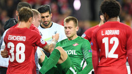 Вторник. Москва. "Спартак" – "Ливерпуль" – 1:1. Артем РЕБРОВ покидает поле со слезами на глазах.