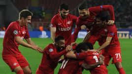 Вторник. Москва. "Спартак" - "Ливерпуль" - 1:1. 23-я минута. Красно-белые празднуют гол.