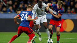 Вчера. Москва. ЦСКА - "Манчестер Юнайтед" - 1:4. Оборона ЦСКА не смогла справиться с Ромелу ЛУКАКУ.