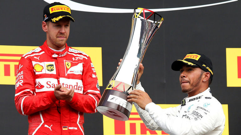 Себастьян ФЕТТЕЛЬ (слева) и Льюис ХЭМИЛТОН. Фото REUTERS Себастьян ФЕТТЕЛЬ (слева) и Льюис ХЭМИЛТОН. Фото REUTERS
