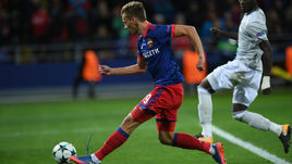 Среда. Москва. ЦСКА - "Манчестер Юнайтед" - 1:4. Константин КУЧАЕВ забивает гол.