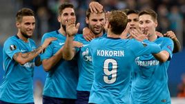 Вчера. Санкт-Петербург. "Зенит" – "Реал Сосьедад" – 3:1. Автор Дубля Александр КОКОРИН принимает поздравления от партнеров.