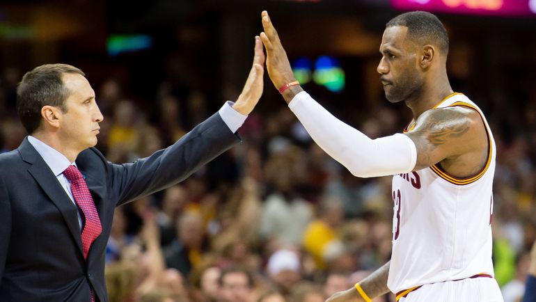 2015 год. Дэвид БЛАТТ и Леброн ДЖЕЙМС. Фото AFP 2015 год. Дэвид БЛАТТ и Леброн ДЖЕЙМС. Фото AFP