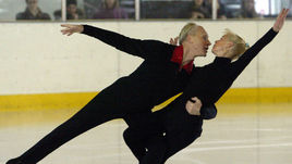 1 марта 2003 года. Санкт-Петербург. Людмила БЕЛОУСОВА и Олег ПРОТОПОПОВ впервые вышли на российский лед с 1979 года.