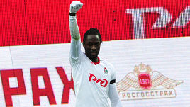 Вчера. Москва. Черкизово. "Локомотив" - "Динамо" - 3:0. 33-я минута. Только что ЭДЕР забил гол и отпраздновал в традиционной для себя манере, надев белую перчатку.