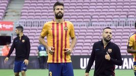 Жерар ПИКЕ (слева) и Жорди АЛЬБА.