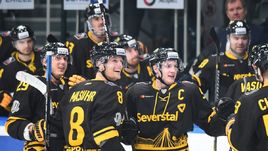 Игроки "Северстали" заплатили часть штрафа за главного тренера команды Александра Гулявцева.