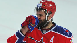 Сезон: 2014/15. Нападающий ЦСКА Александр РАДУЛОВ.