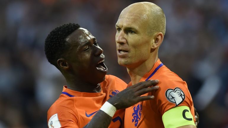 Квинси ПРОМЕС (слева) и Арьен РОББЕН. Фото AFP Квинси ПРОМЕС (слева) и Арьен РОББЕН. Фото AFP