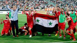 5 сентября. Тегеран. Иран - Сирия - 2:2. Сирийцы празднуют выход в стыковые матчи азиатской группы отбора к ЧМ-2018.