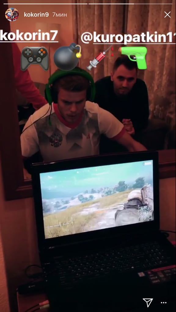 Кокорин играет – судя по форме, в расположении сборной. Кокорин играет – судя по форме, в расположении сборной.