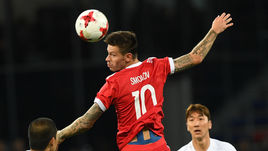 Суббота. Москва. Россия - Корея - 4:2. Федор СМОЛОВ (№10) сумел отличиться в этом матче. А Александр Кокорин - нет.