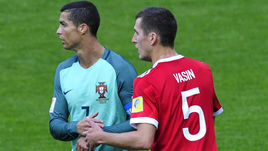 21 июня. Москва. Кубок Конфедераций. Россия - Португалия - 0:1. КРИШТИАНУ РОНАЛДУ и Виктор ВАСИН.