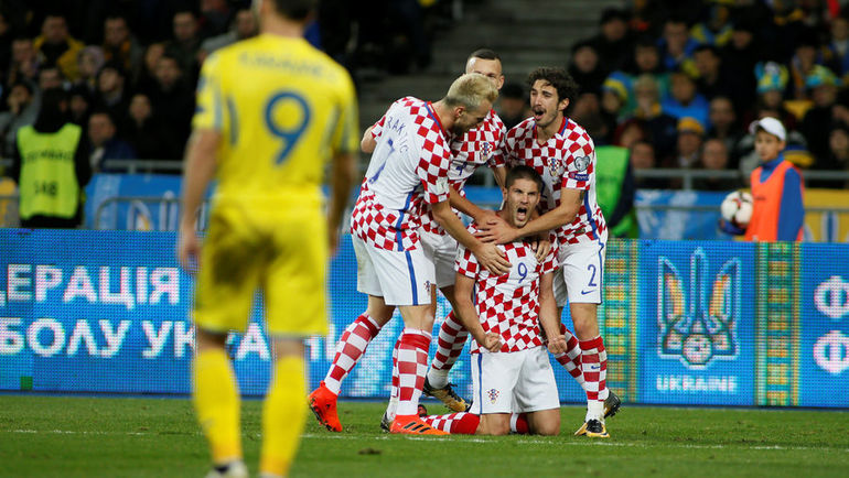 Понедельник. Киев. Украина - Хорватия - 0:2. Гости празднуют гол Андрея Крамарича. Фото AFP Понедельник. Киев. Украина - Хорватия - 0:2. Гости празднуют гол Андрея Крамарича. Фото AFP