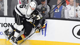 Вадим ШИПАЧЕВ (№87) до сих пор не может дебютировать за океаном.