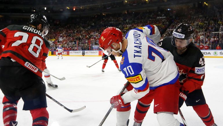 20 мая. Кельн. Канада - Россия - 4:2. Крис ЛИ (справа) против Владимира ТКАЧЕВА в полуфинале чемпионата мира. Фото AFP 20 мая. Кельн. Канада - Россия - 4:2. Крис ЛИ (справа) против Владимира ТКАЧЕВА в полуфинале чемпионата мира. Фото AFP