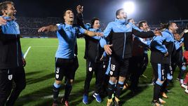 Вторник. Монтевидео. Уругвай - Боливия - 4:2. Уругвайцы празднуют выход на ЧМ-2018.