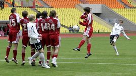 3 ноября 2008 года. Москва. "Торпедо" - "Носта" - 1:3. Торпедовцы уступают - и теряют шансы остаться в первой лиге.