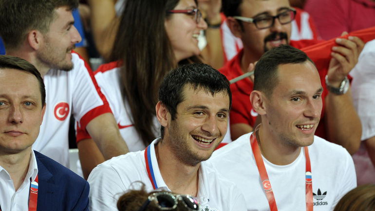 31 августа 2016 года. Анталья. Турция - Россия - 0:0. Матч с Турцией Алан ДЗАГОЕВ (в центре) смотрел с трибуны. Фото Алексей ИВАНОВ 31 августа 2016 года. Анталья. Турция - Россия - 0:0. Матч с Турцией Алан ДЗАГОЕВ (в центре) смотрел с трибуны. Фото Алексей ИВАНОВ