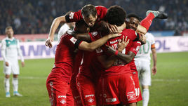 Сегодня. Грозный. "Ахмат" - "Спартак" - 1:2. 72-я минута. Красно-белые празднуют победный гол Лоренсо Мельгарехо.