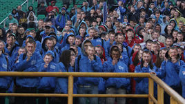 Суббота. Самара. "Крылья Советов" – "Ротор" – 1:1. Болельщики "Крыльев" – все как Андрей Тихонов.