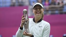 Сегодня. Тяньцзинь. Мария ШАРАПОВА одолела Арину Соболенко и выиграла первый турнир после дисквалификации.