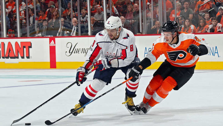 Александр ОВЕЧКИН против Роберта ХЕГГА. Фото NHL.com Александр ОВЕЧКИН против Роберта ХЕГГА. Фото NHL.com