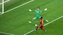 Воскресенье. Санкт-Петербург. "Зенит" - "Арсенал" - 0:1. 73-я минута. Эванс КАНГВА забивает победный гол.