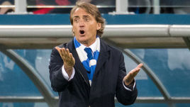 Воскресенье. Санкт-Петербург. "Зенит" - "Арсенал" - 0:1. Роберто МАНЧИНИ.