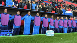 Сборная России опустилась на рекордно низкое 65-е место в рейтинге ФИФА.