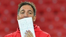 Главный тренер "Севильи" Эдуардо БЕРИССО.