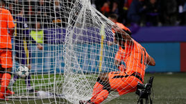 Вторник. Марибор. "Марибор" - "Ливерпуль" - 0:7. Забивая свой второй и четвертый ливерпульский гол, Мохамад САЛАХ сам оказался в сетке ворот.