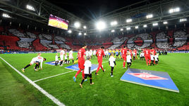 Вторник. Москва. "Спартак" - "Севилья" - 5:1. Игроки красно-белых выходят на поле, чтобы разгромить севильцев.