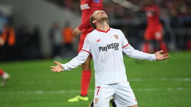 Вторник. Москва. "Спартак" - "Севилья" - 5:1. Разочарование полузащитника гостей Микаэля КРУН-ДЕЛИ.