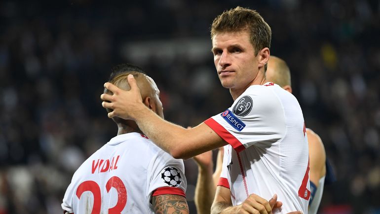 Артуро ВИДАЛЬ и Томас МЮЛЛЕР. Фото AFP Артуро ВИДАЛЬ и Томас МЮЛЛЕР. Фото AFP