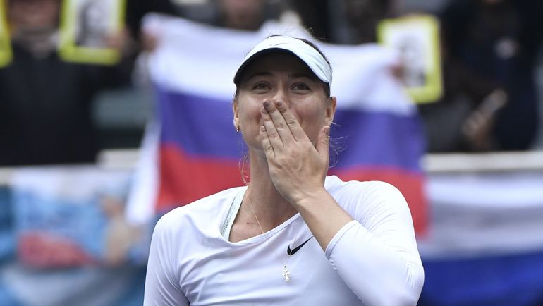 Мария ШАРАПОВА празднует победу на турнире в Тяньцзине. Фото AFP Мария ШАРАПОВА празднует победу на турнире в Тяньцзине. Фото AFP